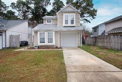 Pre-foreclosure in  KELLY WAY Valparaiso, FL 32580
