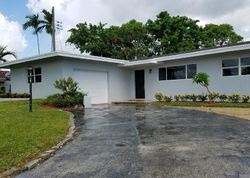 Pre-foreclosure in  NE 147TH TER Miami, FL 33161