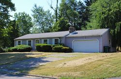 Pre-foreclosure Listing in TIMBERLANE DR EASTON, PA 18045