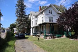 Pre-foreclosure in  DAVIS AVE Staten Island, NY 10310
