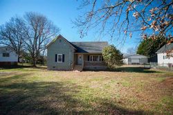 Pre-foreclosure Listing in S GEORGIA AVE CHESNEE, SC 29323