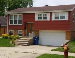 Pre-foreclosure in  KEYSTONE AVE Midlothian, IL 60445