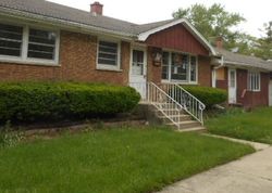 Pre-foreclosure in  W 112TH PL Worth, IL 60482