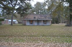 Pre-foreclosure Listing in PERNECIA AVE GREENWELL SPRINGS, LA 70739