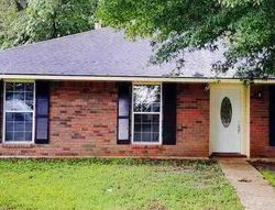 Pre-foreclosure in  HOYT DR Baton Rouge, LA 70816