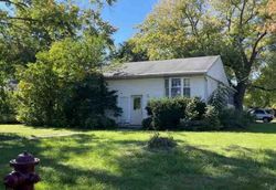 Pre-foreclosure Listing in N MADISON ST WOODSTOCK, IL 60098