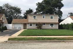 Pre-foreclosure Listing in WHEELWRIGHT LN LEVITTOWN, NY 11756