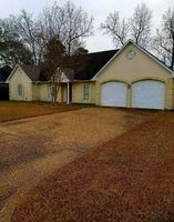  Lake Trace Dr, Jackson MS