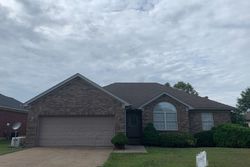 Pre-foreclosure Listing in LAKESIDE DR SELLERSBURG, IN 47172