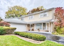 Pre-foreclosure Listing in KNOLLWOOD LN GLENVIEW, IL 60025