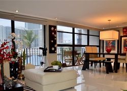  Leslie Dr , Hallandale FL