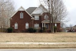 Pre-foreclosure in  RIVER WALK TRL New Market, AL 35761