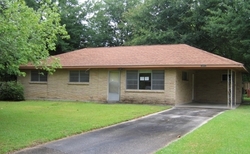Pre-foreclosure in  ALPHA DR Baton Rouge, LA 70814
