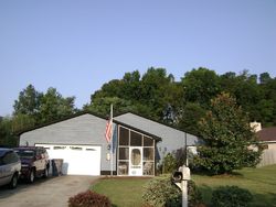 Pre-foreclosure in  TWICKINGHAM CT Charlotte, NC 28212