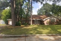 Pre-foreclosure in  SHADOW WOOD DR Houston, TX 77043