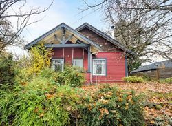 Pre-foreclosure in  N KILLINGSWORTH ST Portland, OR 97217
