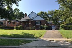 Pre-foreclosure in  PERSHING CT Cincinnati, OH 45211