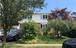 Pre-foreclosure Listing in MADISON AVE BELLMORE, NY 11710