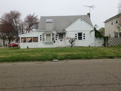  Granada Pkwy, Lindenhurst NY