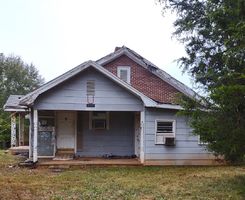 Pre-foreclosure in  SHADY GROVE LN Wellford, SC 29385