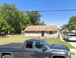 Pre-foreclosure in  N WALNUT CIR West Berlin, NJ 08091