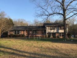 Pre-foreclosure in  NEW PROSPECT RD Hartwell, GA 30643