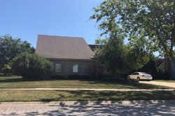 Pre-foreclosure in  LAKEVIEW DR Aurora, IL 60506