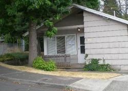 Pre-foreclosure in  SE 87TH AVE Portland, OR 97266