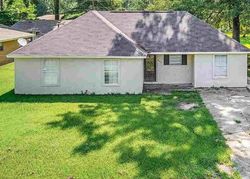 Pre-foreclosure in  FONTAINBLEAU DR Baton Rouge, LA 70819