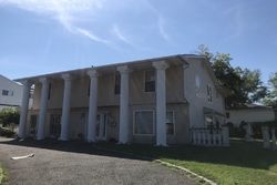  Knolls Dr N, New Hyde Park NY