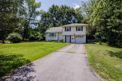 Pre-foreclosure Listing in HAMILTON DR RED HOOK, NY 12571