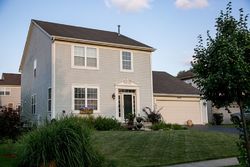 Pre-foreclosure in  FAIRHAVEN DR Saint Charles, IL 60175