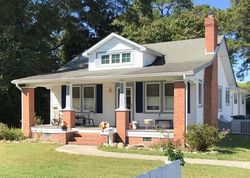 Pre-foreclosure in  CEDAR LN Newport News, VA 23601
