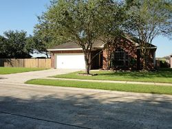 Pre-foreclosure in  COLONY CREEK DR Dickinson, TX 77539