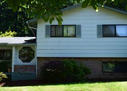 Pre-foreclosure in  SE GLADSTONE ST Portland, OR 97236