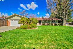 Pre-foreclosure Listing in W HOWARD AVE VISALIA, CA 93277