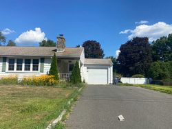 Pre-foreclosure in  HOLIDAY LN Enfield, CT 06082