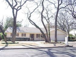 Pre-foreclosure in  LYNNWOOD DR Arlington, TX 76013