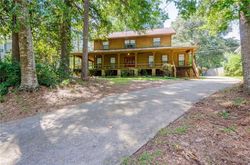 Pre-foreclosure in  CREEKWOOD DR Mobile, AL 36695