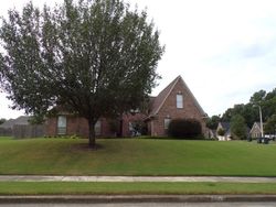 Pre-foreclosure in  WOLF WILLOW LN Memphis, TN 38133