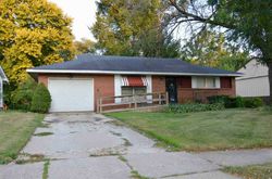 Pre-foreclosure in  FORSYTHIA DR Rockford, IL 61102