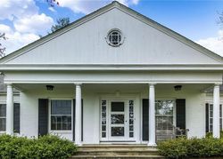 Pre-foreclosure in  SUNSET DR Chappaqua, NY 10514