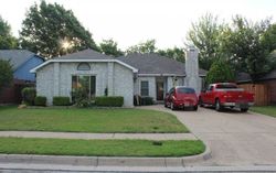 Pre-foreclosure in  SANDY POINT DR Arlington, TX 76018
