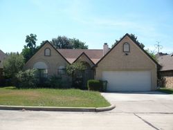 Pre-foreclosure in  MEADOWDALE RD Arlington, TX 76017