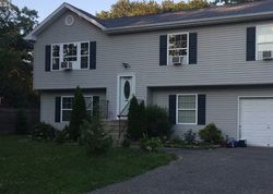 N Gardiner Dr, Bay Shore NY