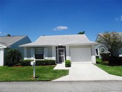 Pre-foreclosure in  SE 22ND LN Homestead, FL 33033