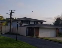 Pre-foreclosure in  PRIMROSE LN Hickory Hills, IL 60457