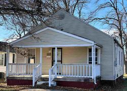 Pre-foreclosure Listing in MONROE ST GALESBURG, IL 61401
