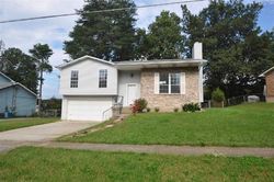 Pre-foreclosure in  CRESTVIEW DR Radcliff, KY 40160