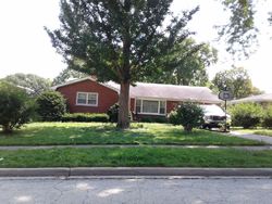 Pre-foreclosure in  FLOSSMOOR AVE Waukegan, IL 60085